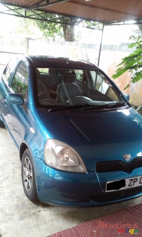 2002' Toyota Vitz photo #1