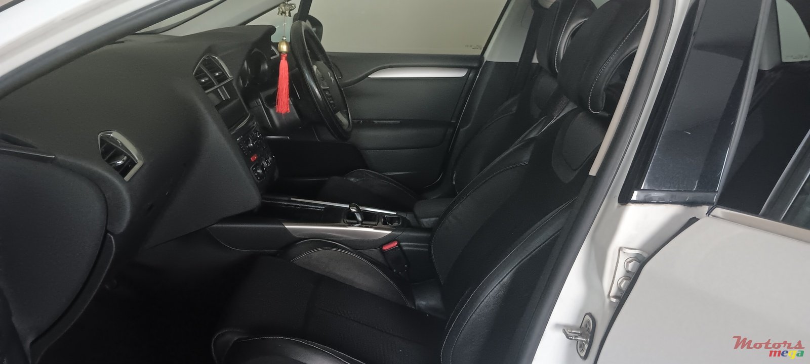 2012' Citroen C4 photo #3