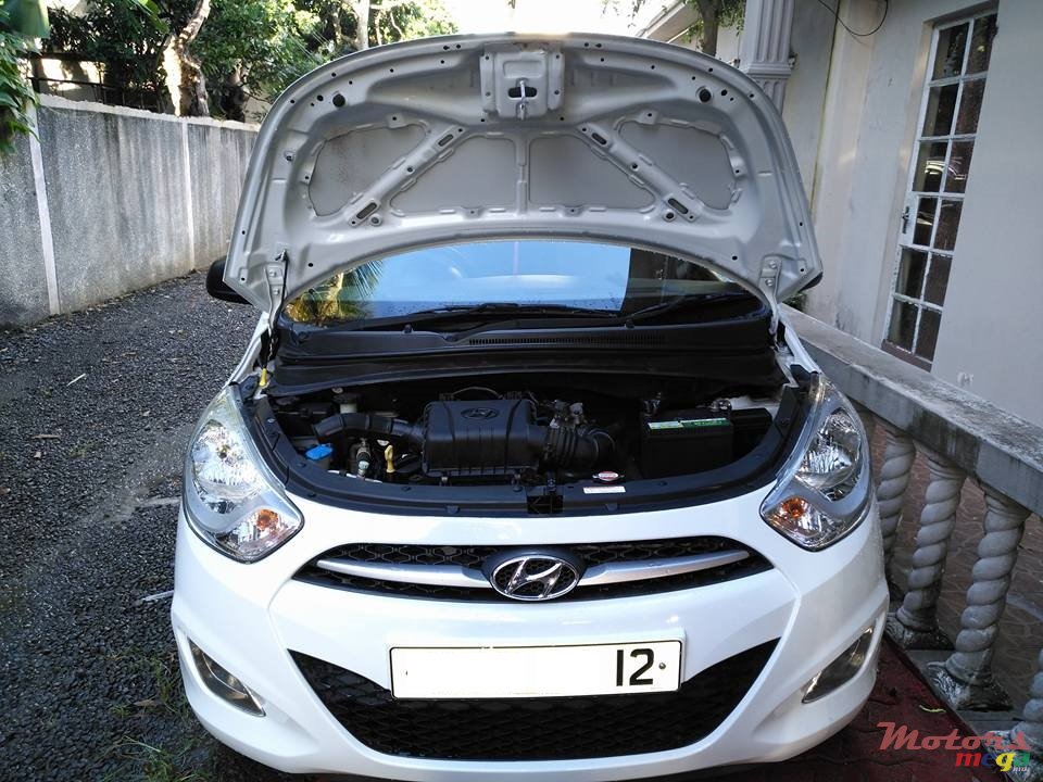 2012' Hyundai i10 photo #5