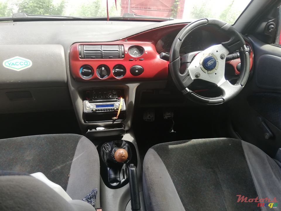 1998' Ford Escort photo #4