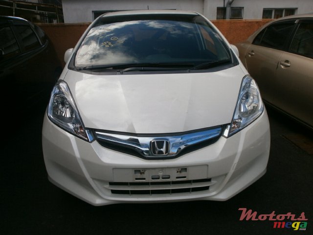 2013' Honda FCX Clarity fit hybrid photo #1