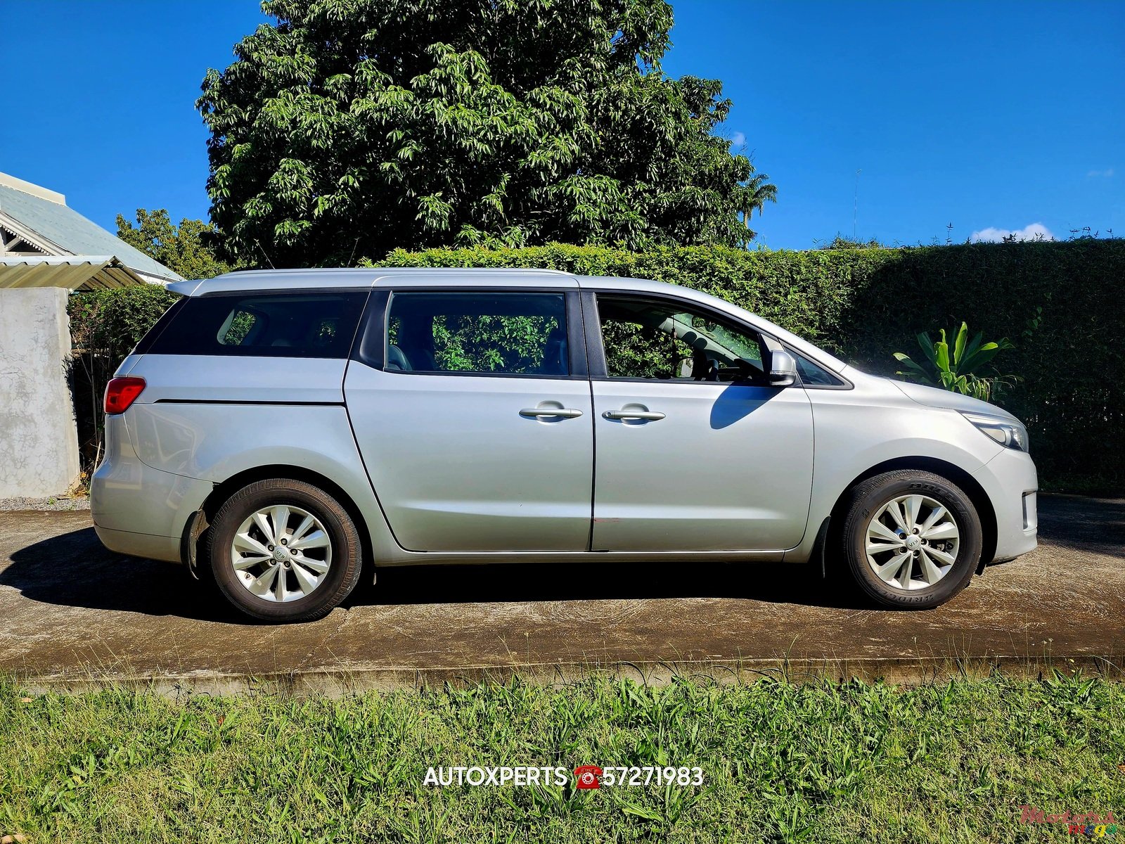 2019' Kia Carnival 12 seater. Private. photo #3