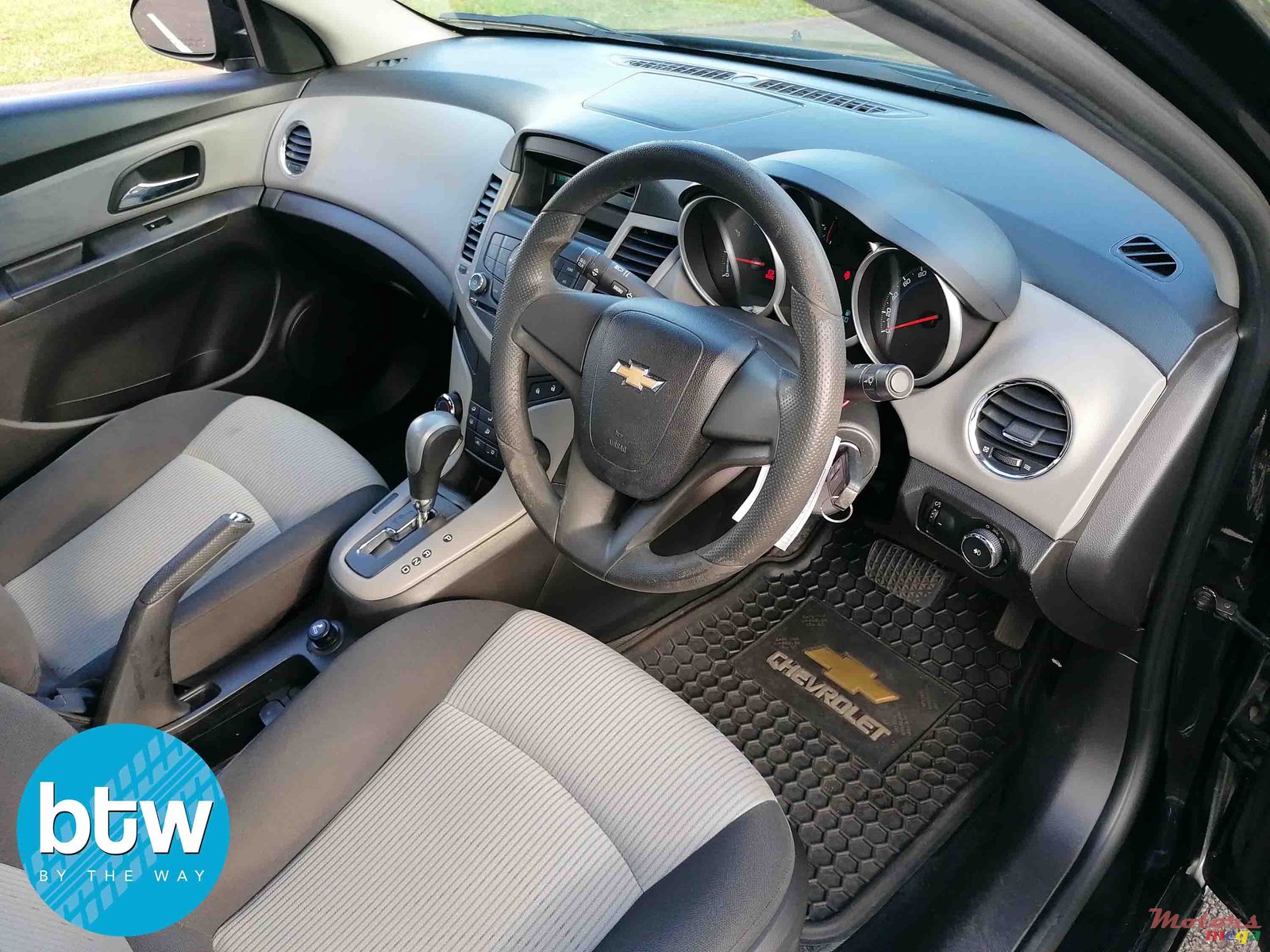 2011' Chevrolet Cruze photo #5