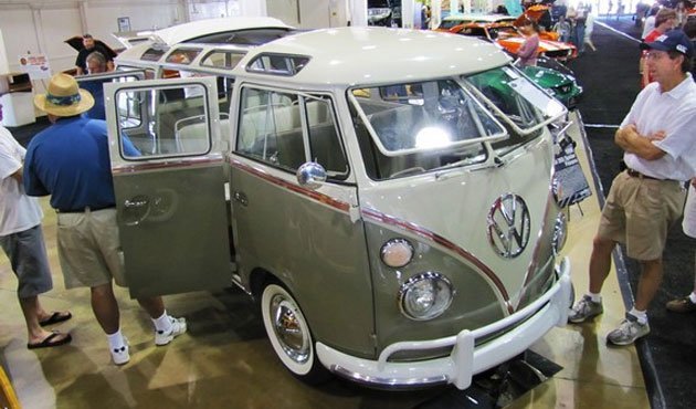 1963 Volkswagen Bus hammers at record-setting $217,800