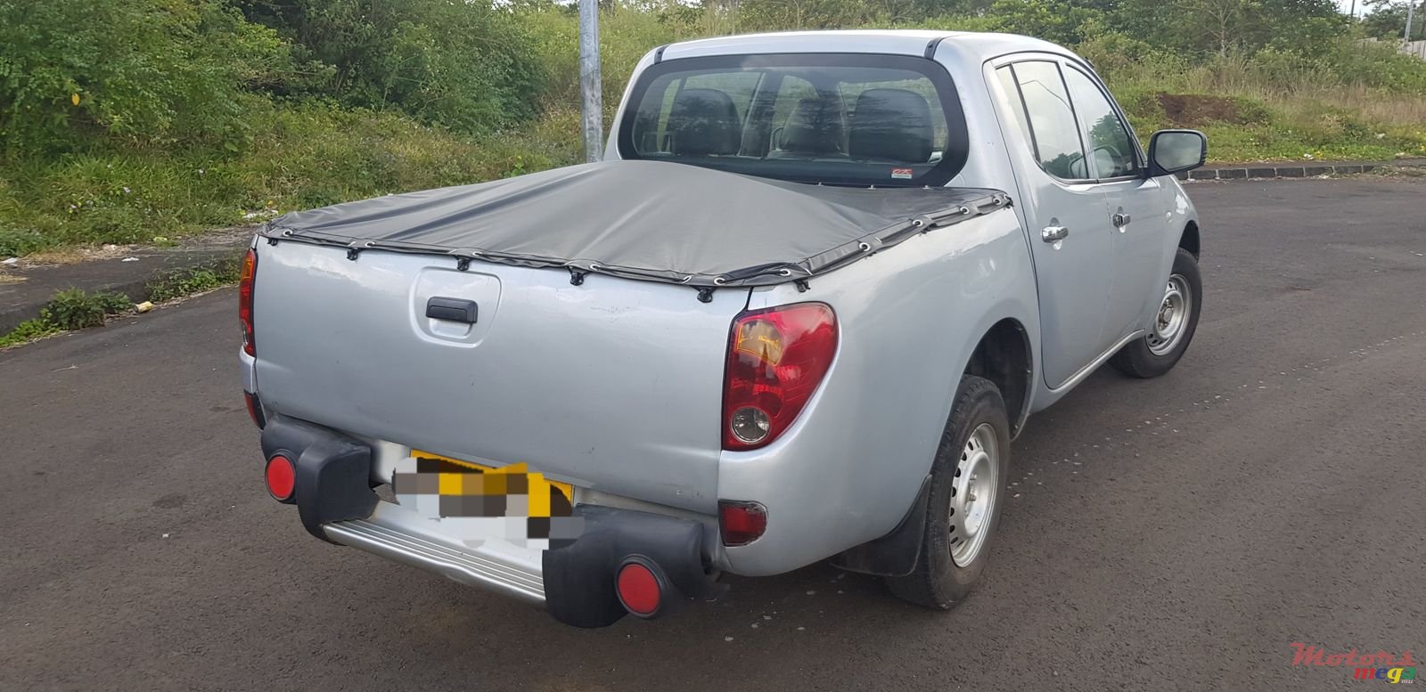 2010' Mitsubishi L300 sportero photo #1