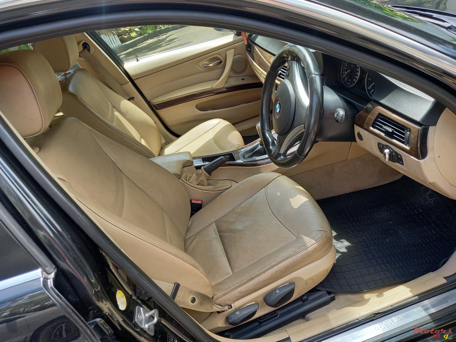 2011' BMW 316 photo #7