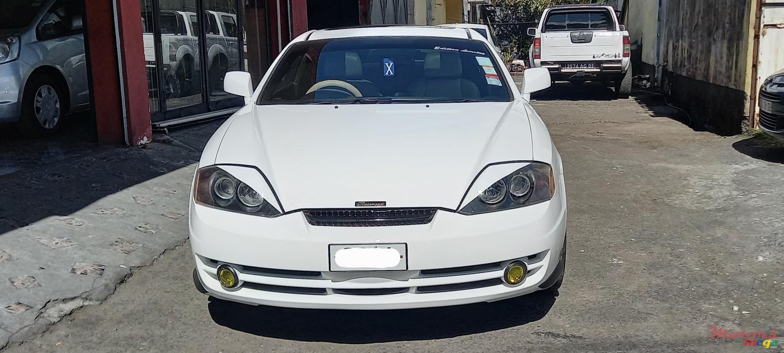 2004' Hyundai Tuscani photo #2