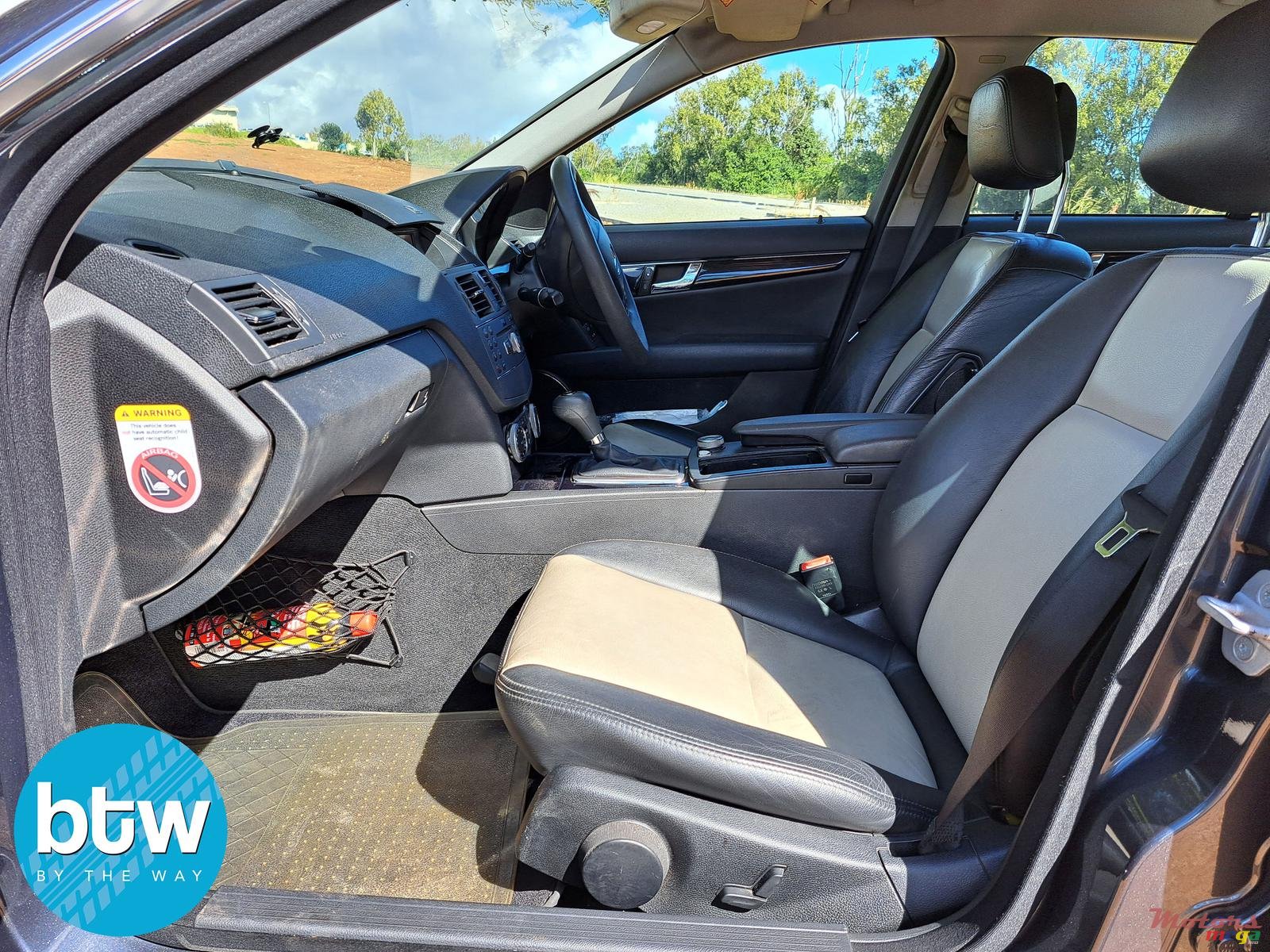 2010' Mercedes-Benz C-Class photo #5