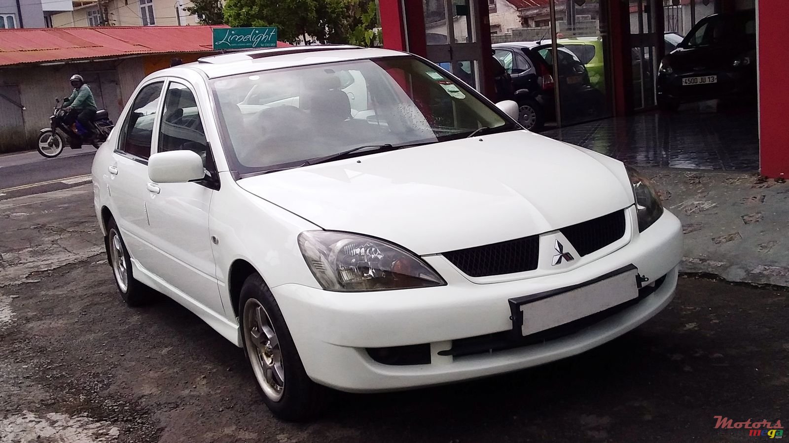 2010' Mitsubishi Lancer photo #1