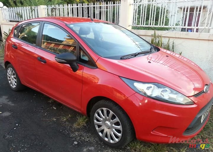 2012' Ford Fiesta photo #4