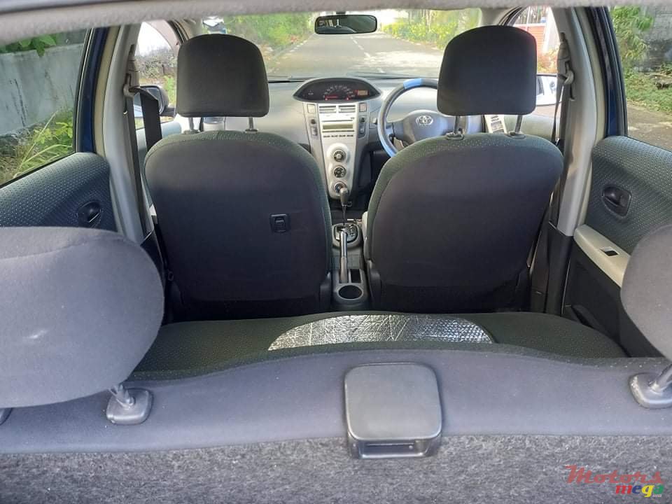 2007' Toyota Vitz photo #4