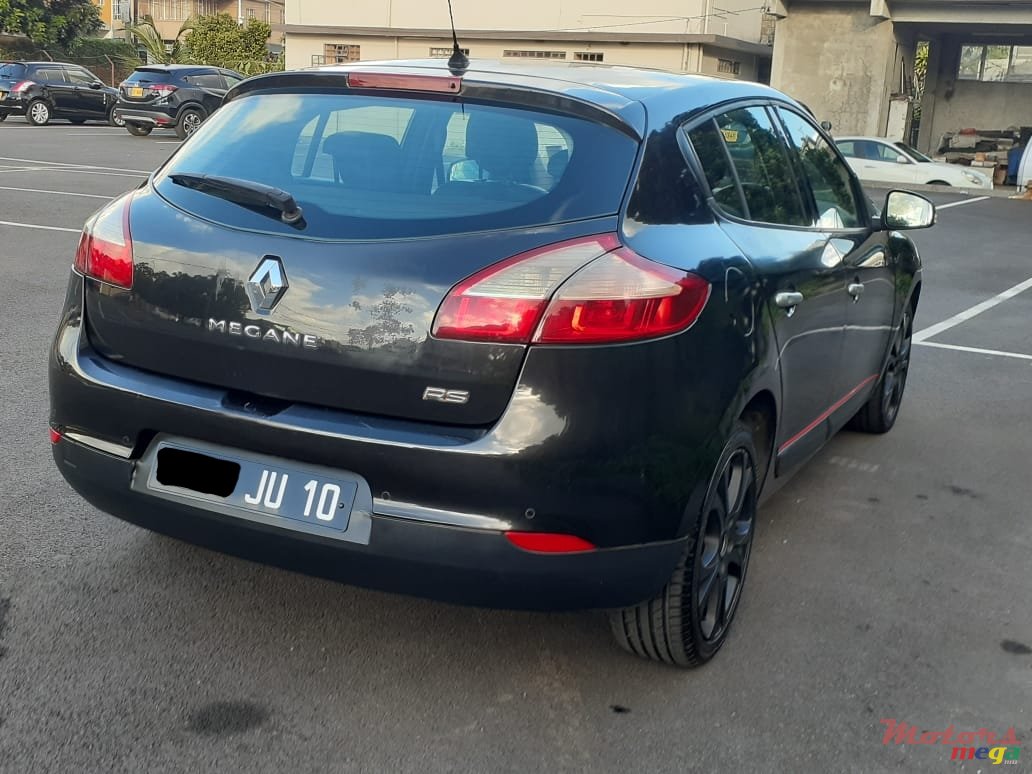 2010' Renault Megane Hatchback photo #3