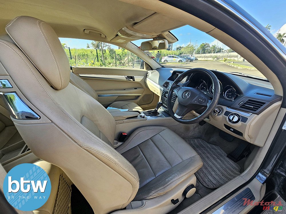 2010' Mercedes-Benz 250 Coupe photo #6