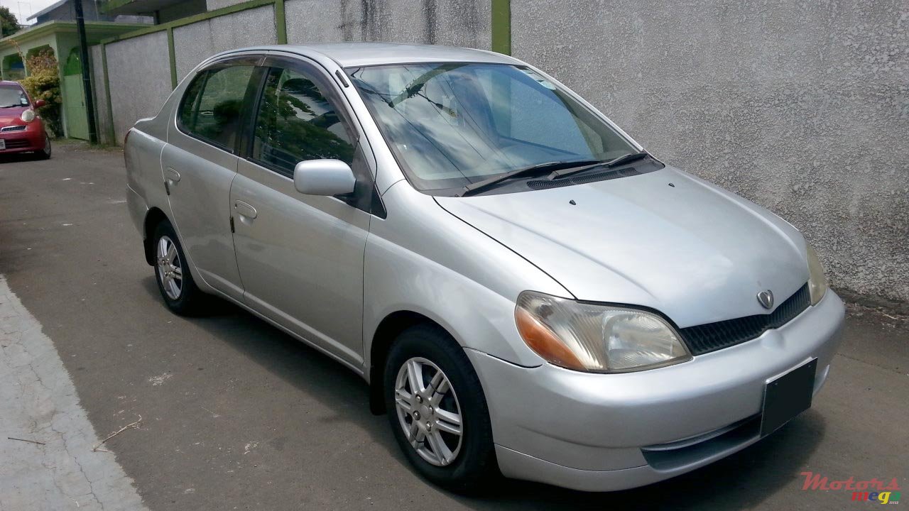 2000' Toyota PLATZ photo #1