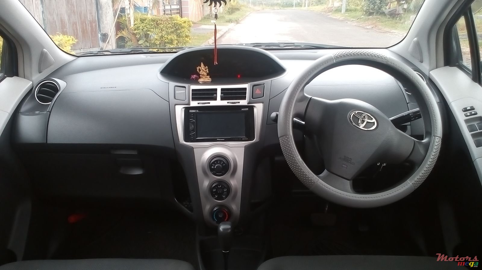 2010' Toyota VITZ, F.OPTIONS, DVD, B photo #1