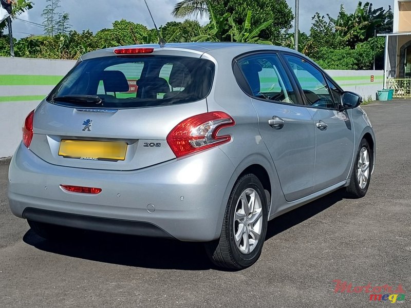 2013' Peugeot 208 photo #4