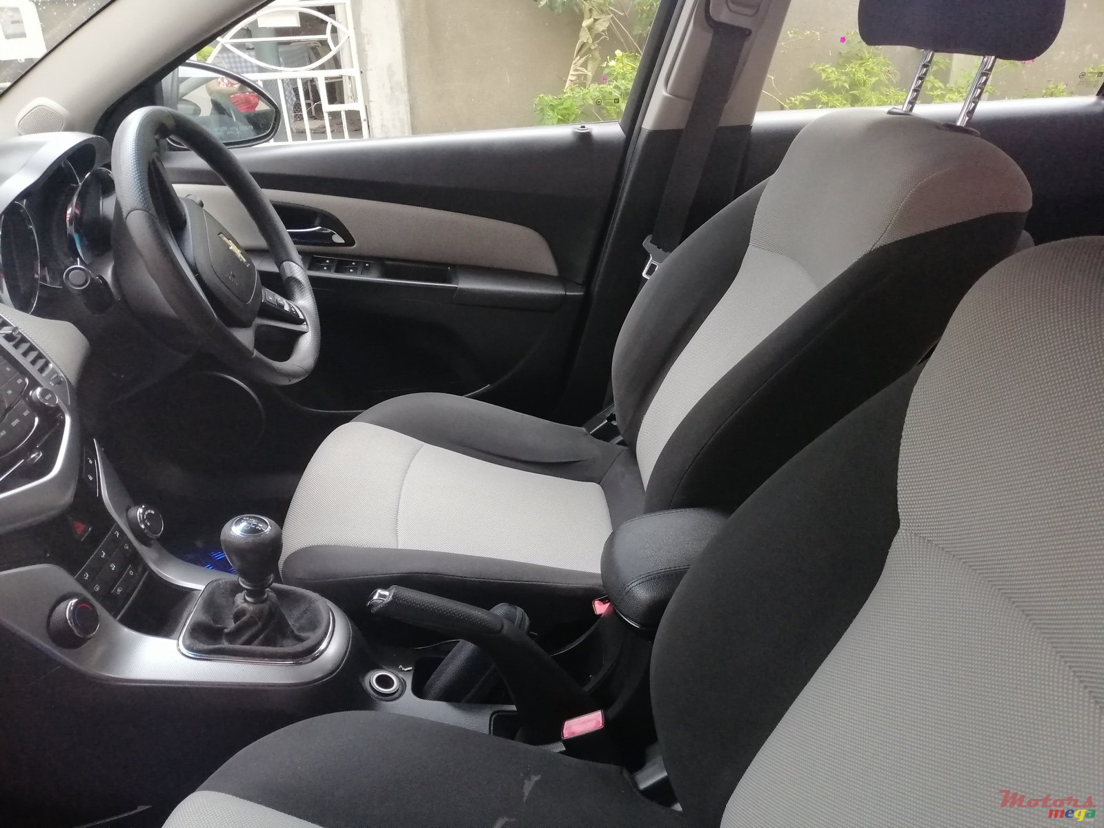 2012' Chevrolet Cruze photo #3