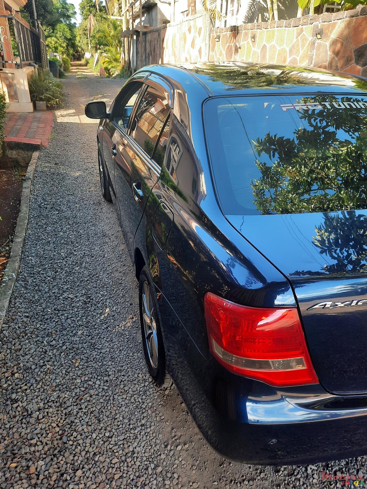 2009' Toyota Axio photo #2