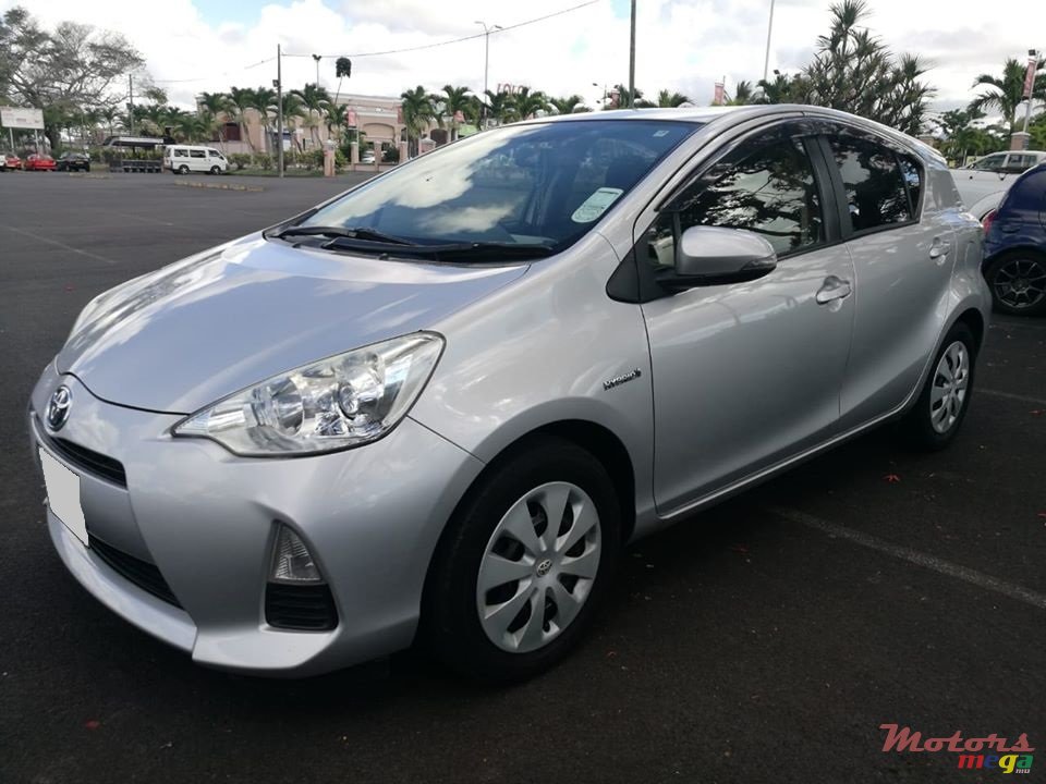 2013' Toyota Aqua photo #4