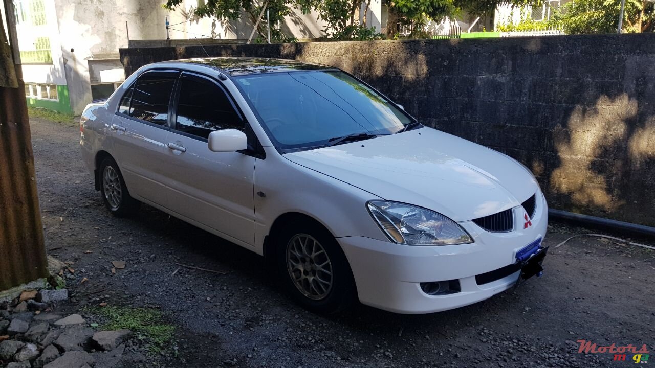 2006' Mitsubishi Lancer photo #6