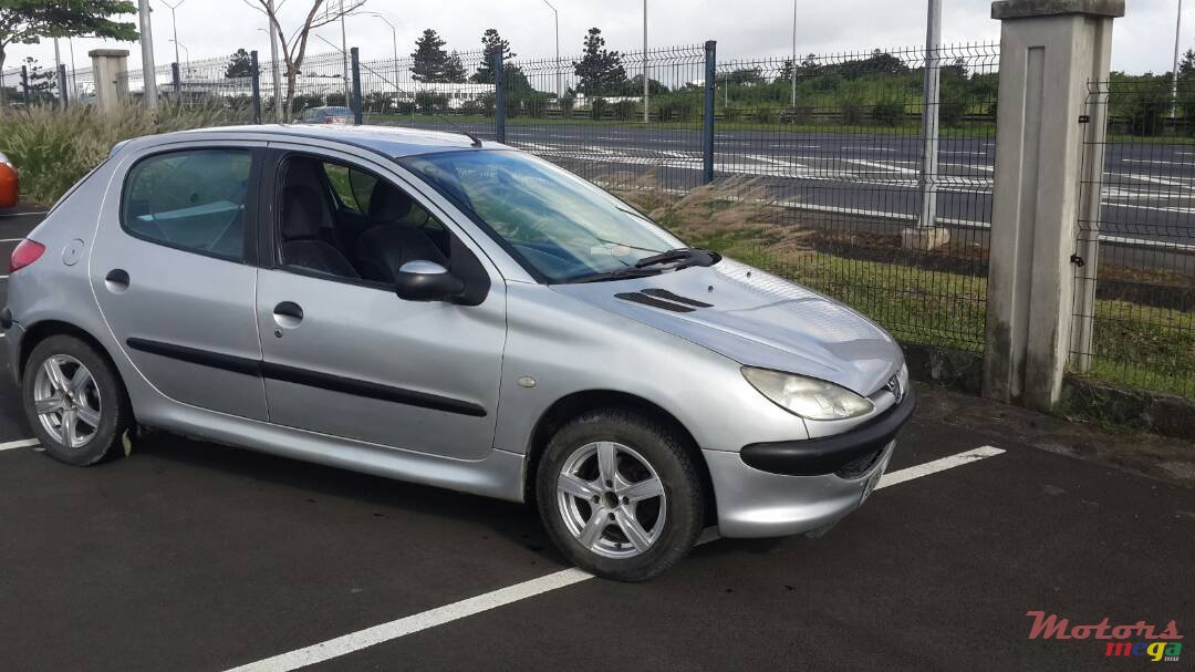 2000' Peugeot 206 photo #2