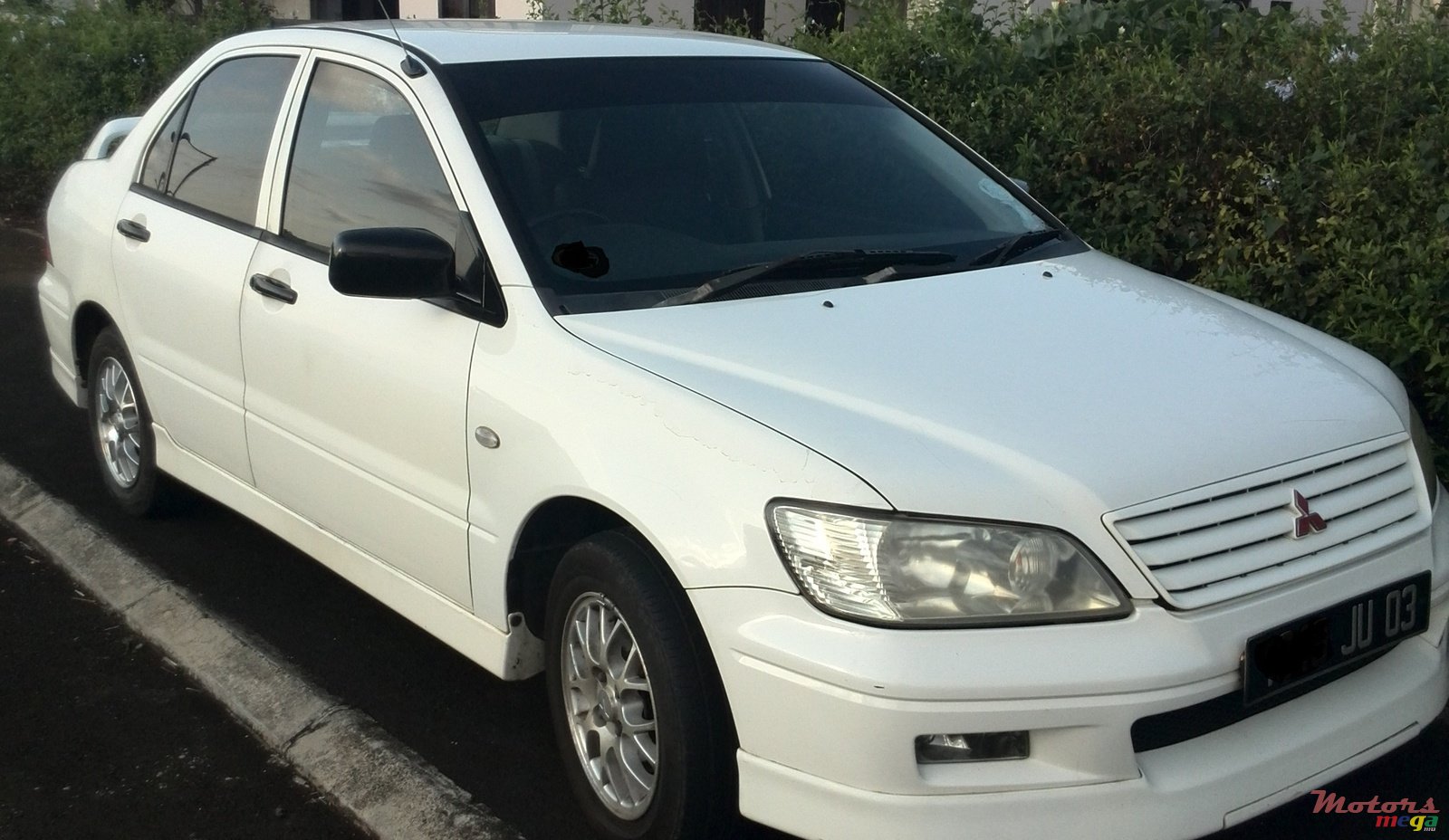 2003' Mitsubishi Lancer photo #2