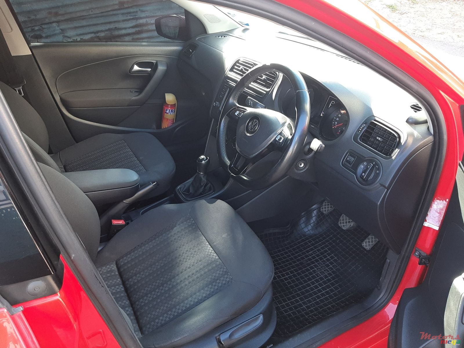 2016' Volkswagen Polo photo #5