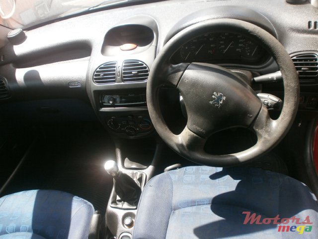 2002' Peugeot 206 XR photo #5