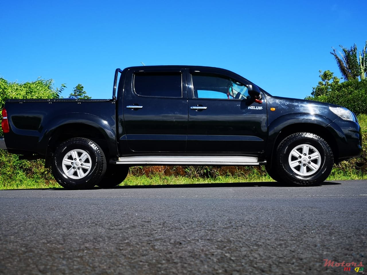 2012' Toyota Hilux photo #2
