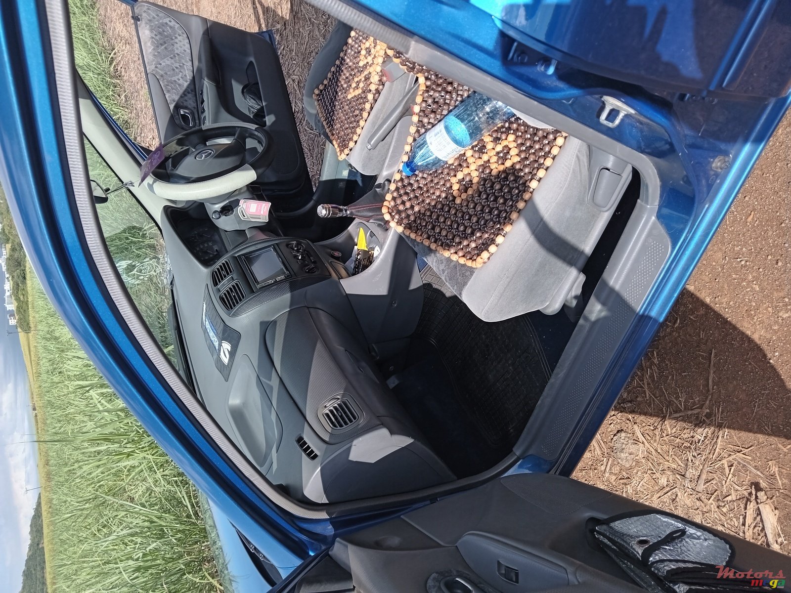 2001' Mazda 323 photo #6