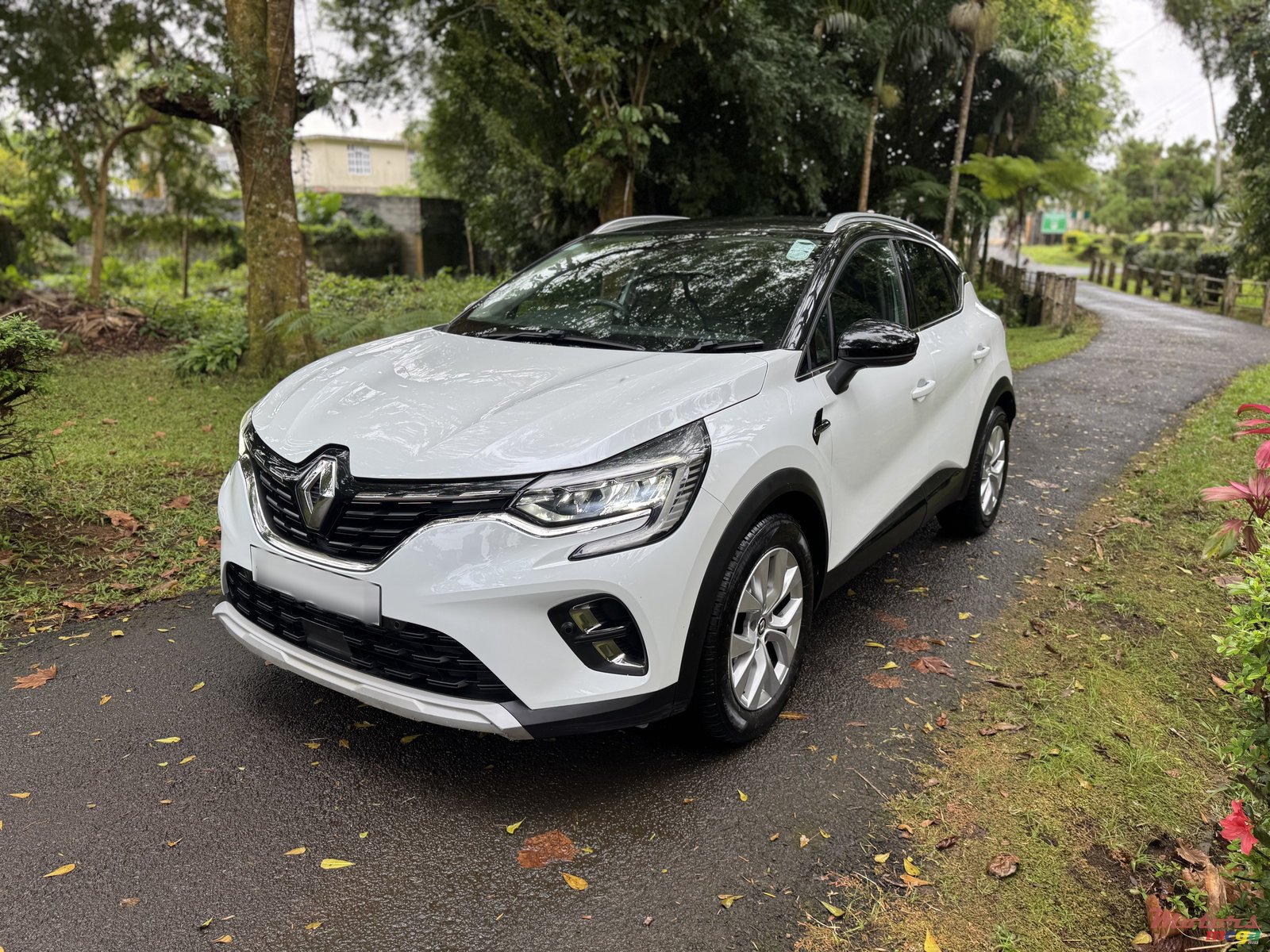 2022' Renault Captur photo #1