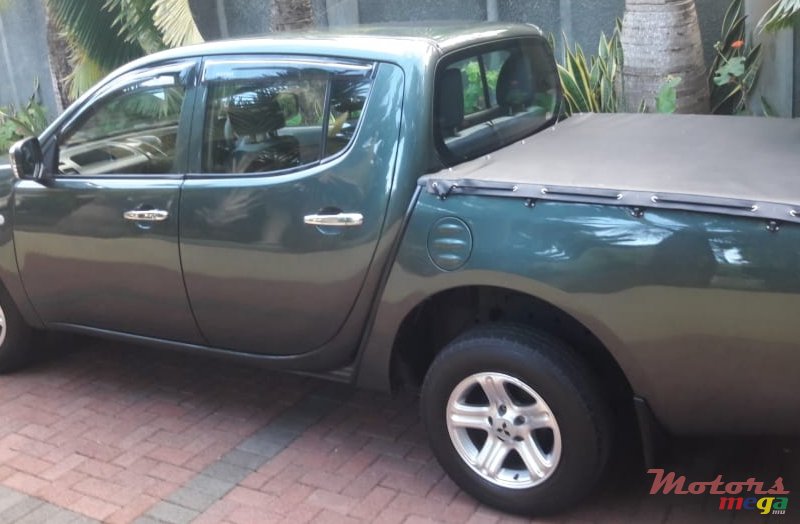 2010' Mitsubishi L 200 original photo #6