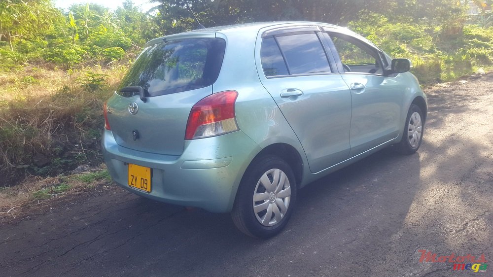 2009' Toyota Vitz 1.0 U package photo #3