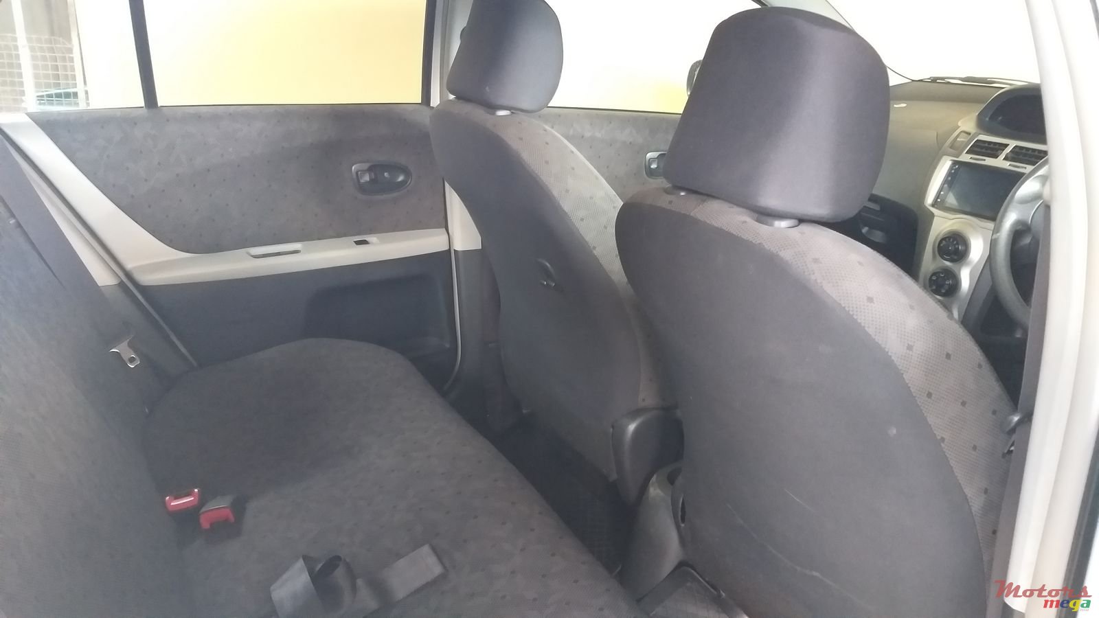 2011' Toyota Vitz photo #1