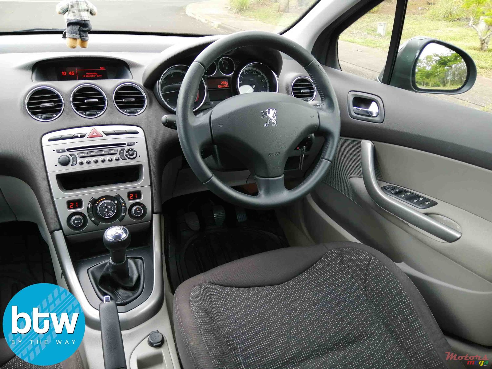 2011' Peugeot 308 photo #5