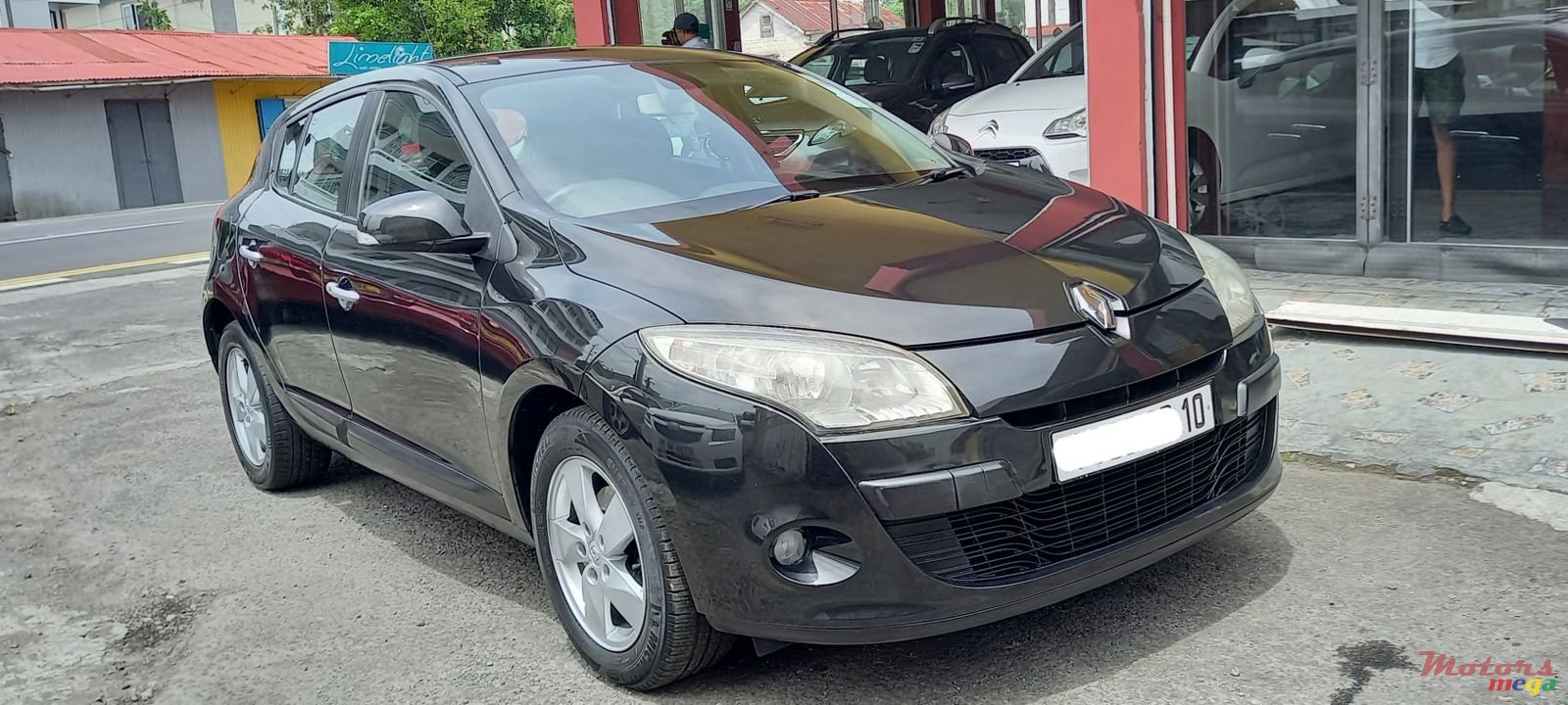 2010' Renault Megane photo #2