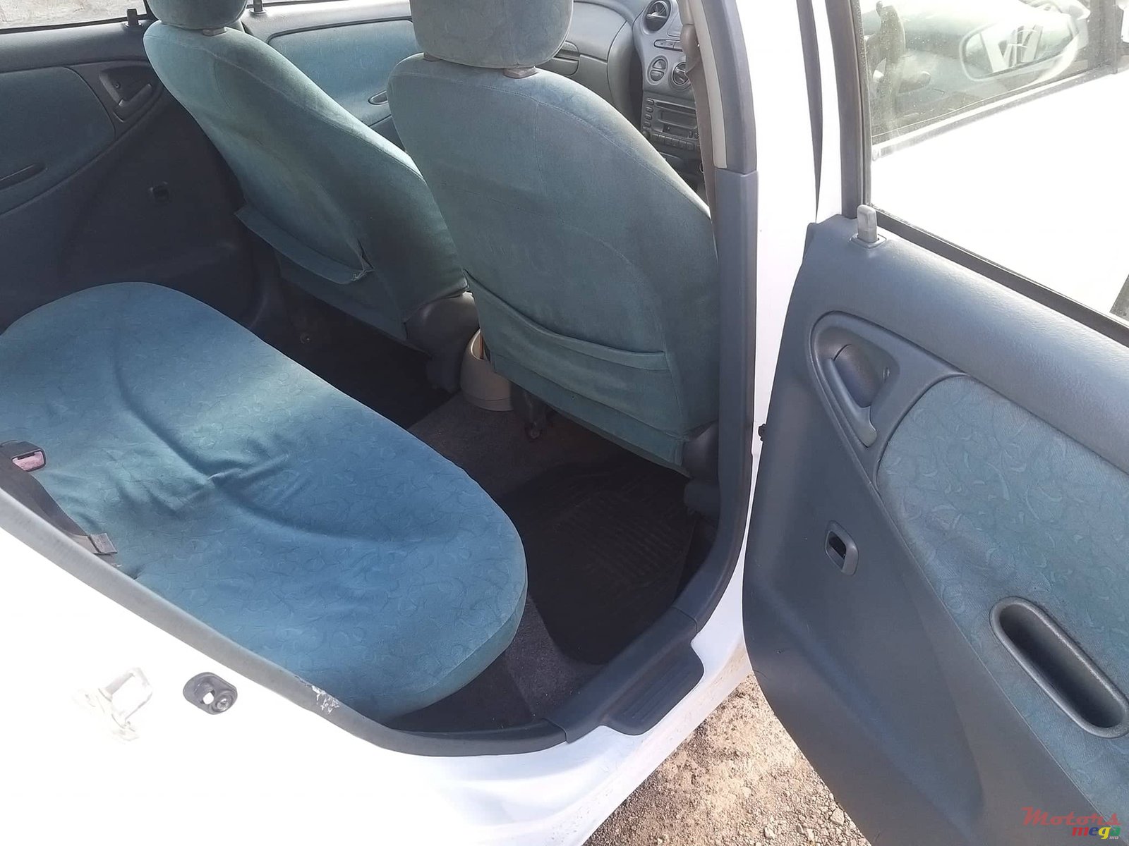 1999' Toyota Vitz SCP10 photo #7