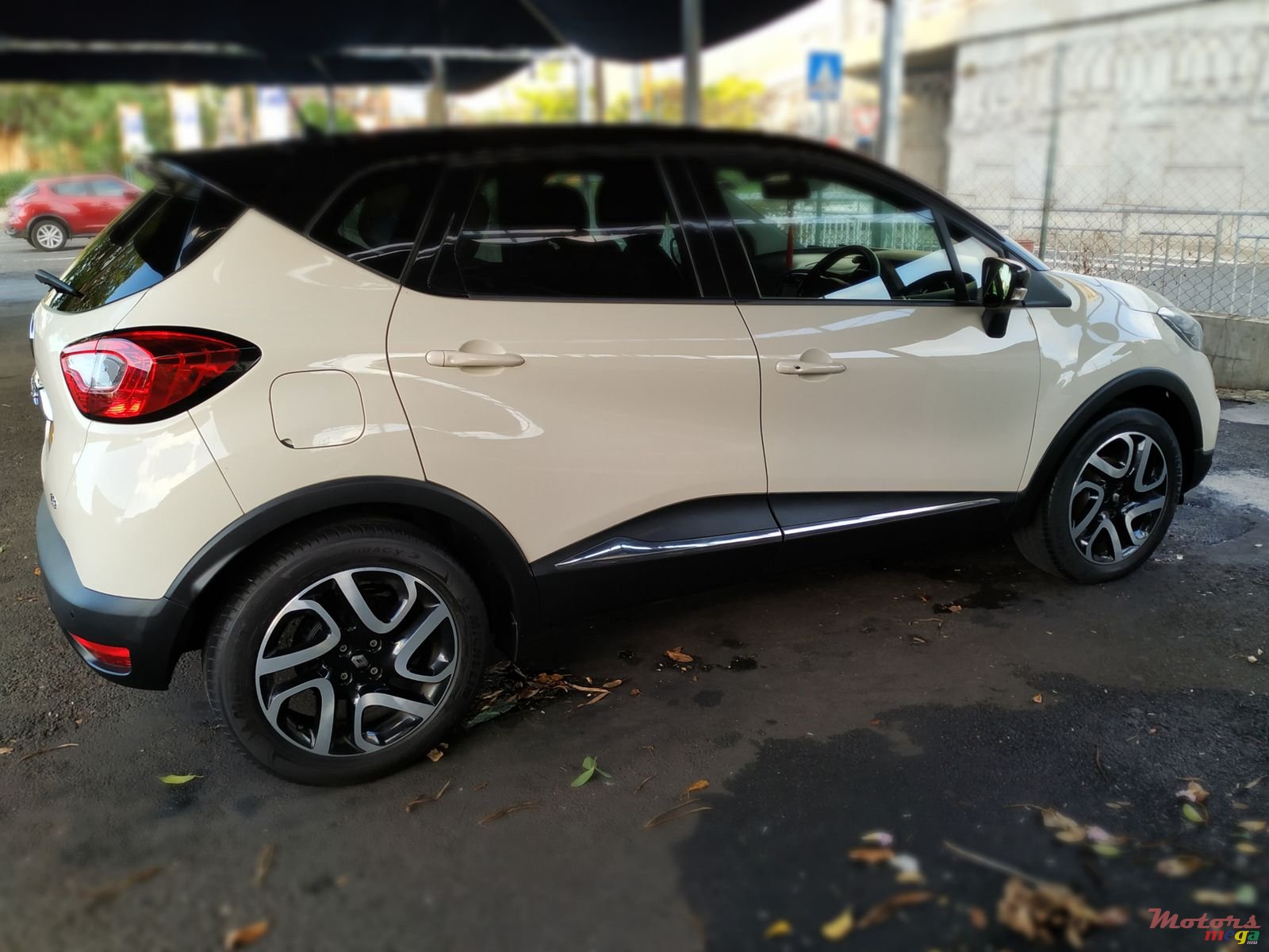 2015' Renault Captur photo #2