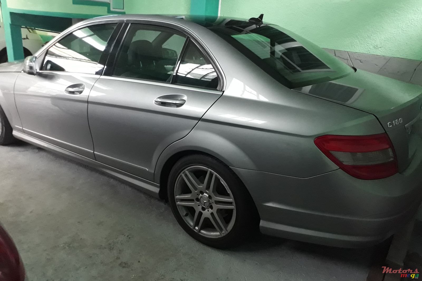 2008' Mercedes-Benz C-Class photo #3