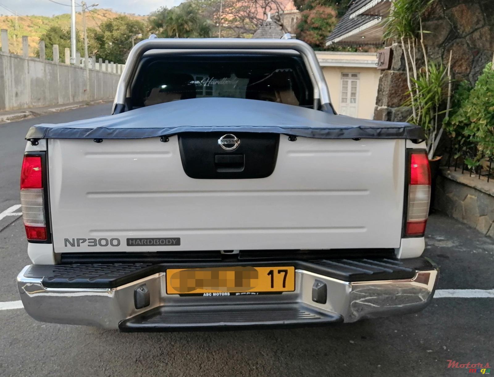 2017' Nissan Hardbody photo #2