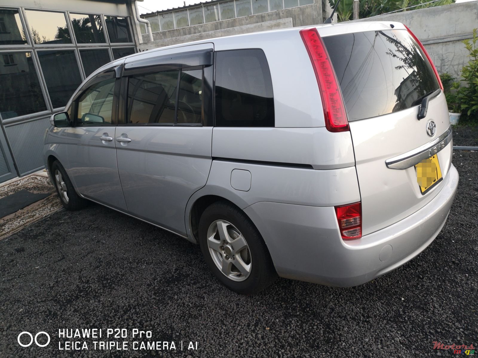 2007' Toyota Isis photo #3