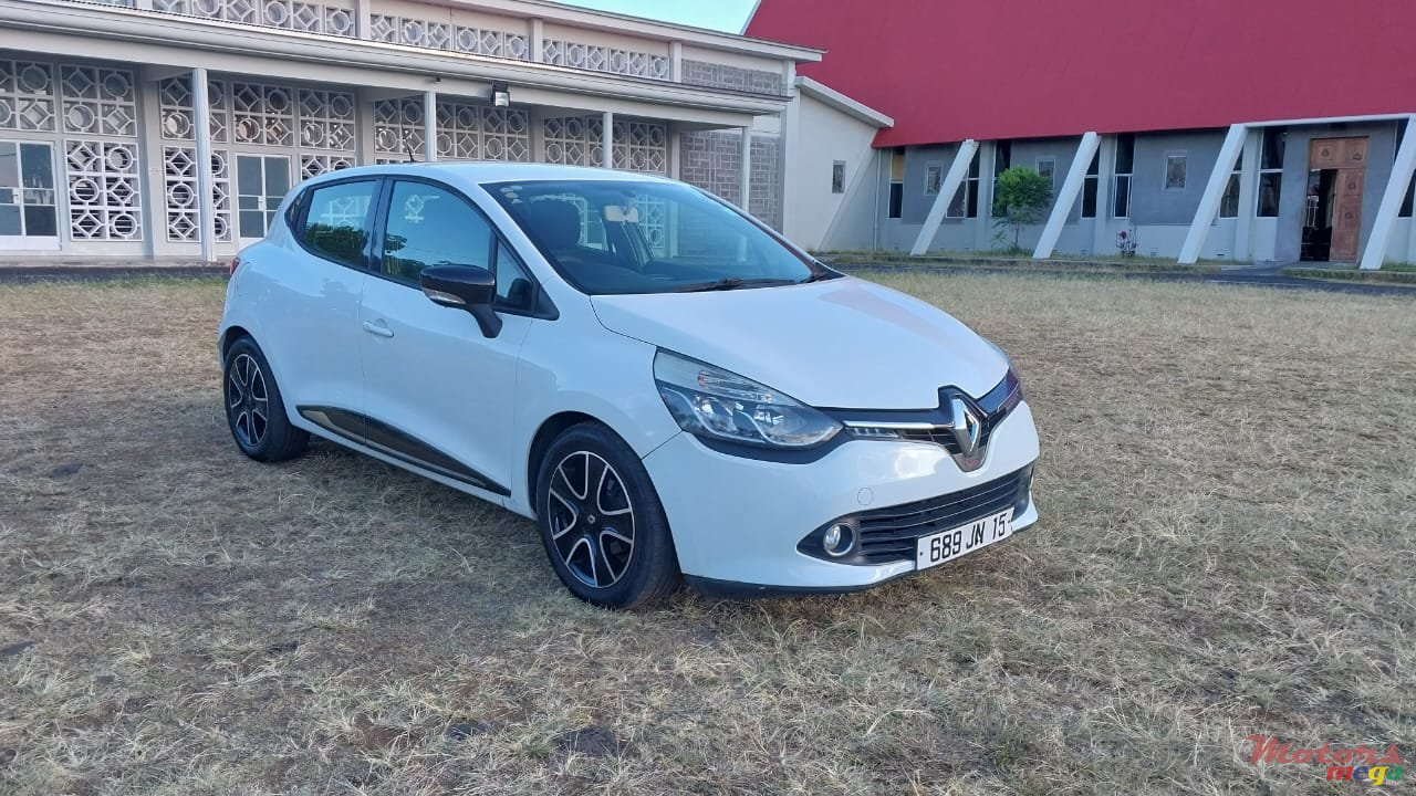 2015' Renault Clio photo #1