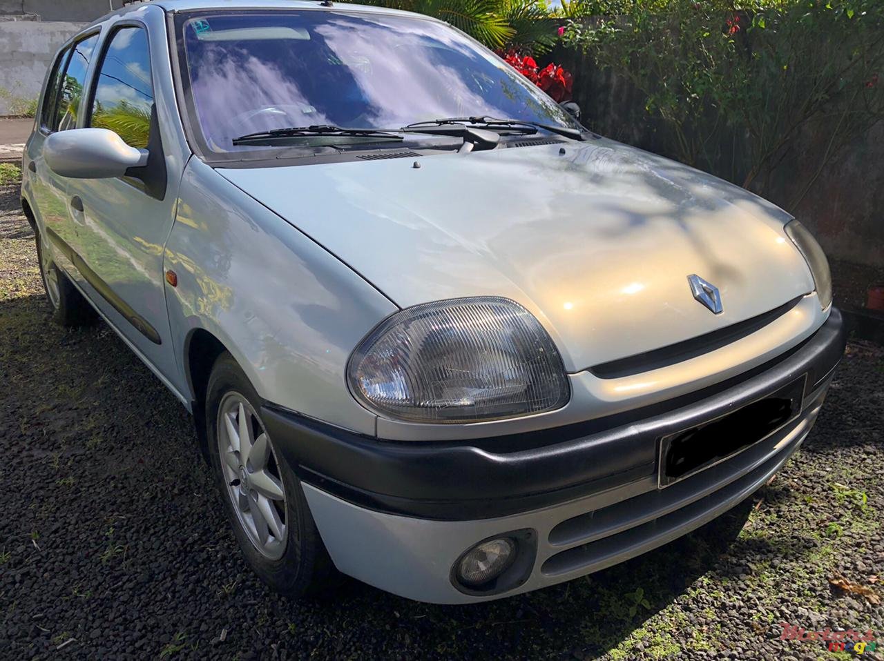 2002' Renault Clio photo #5