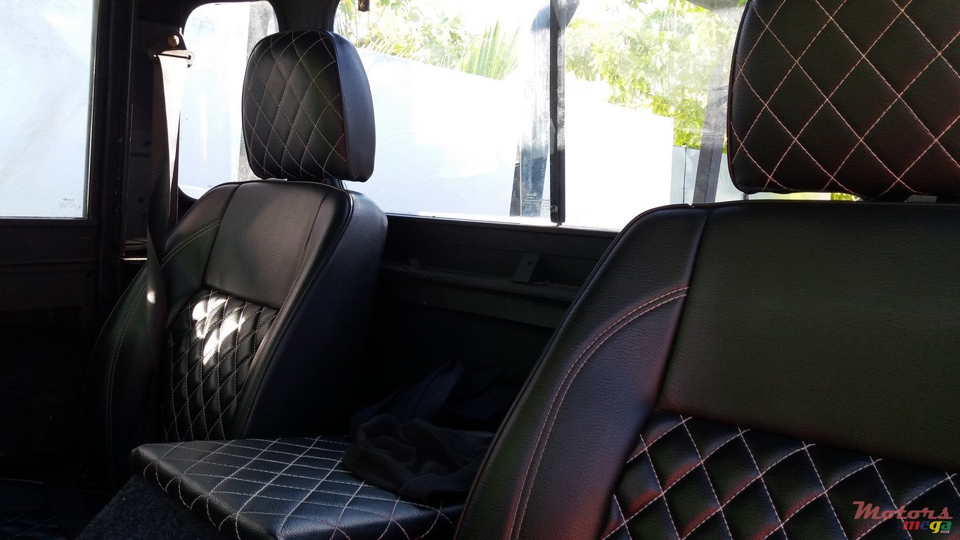 1992' Land Rover Defender 110 photo #3