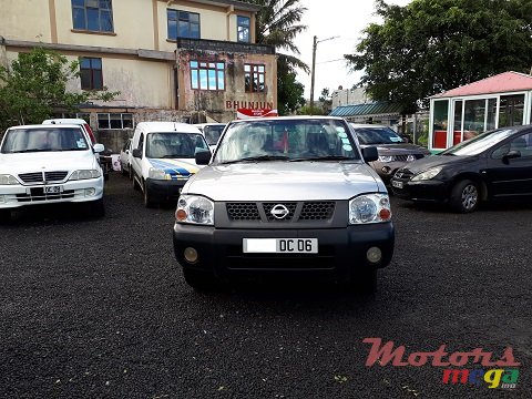 2006' Nissan Navara 4X2 photo #2