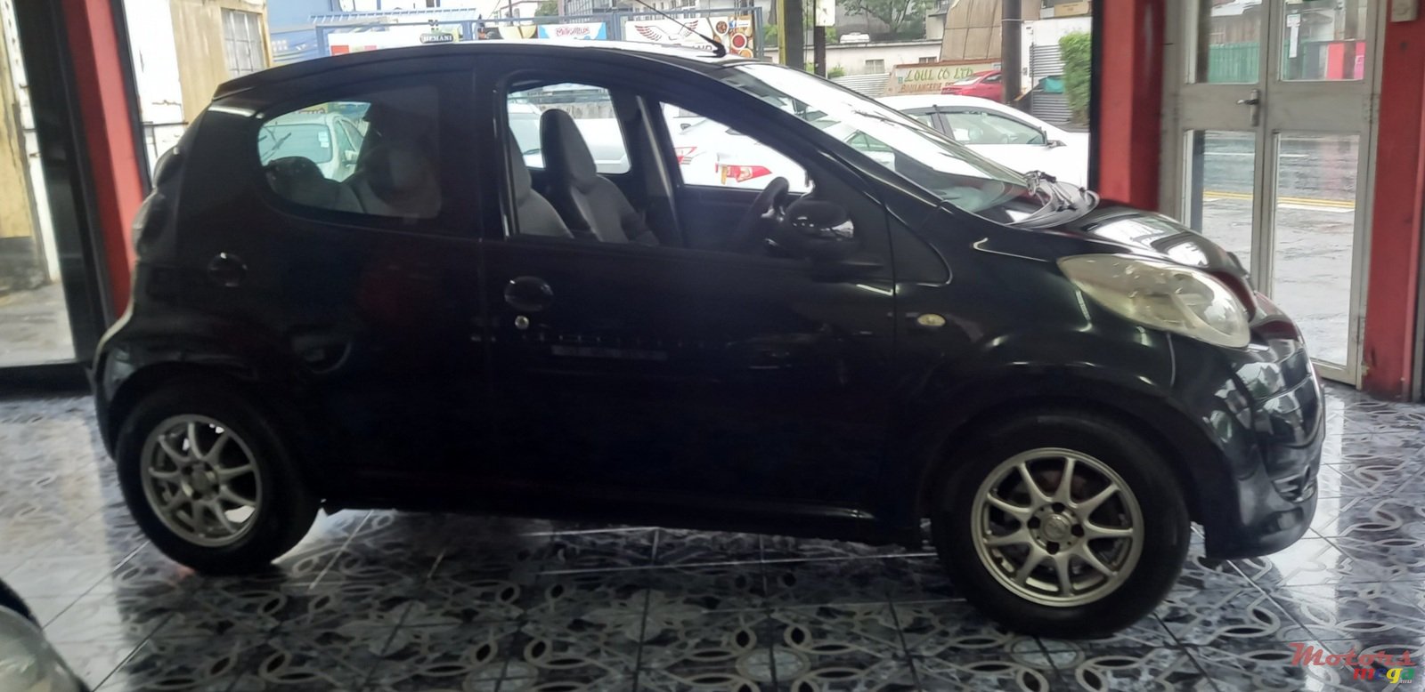 2012' Citroen C1 photo #2