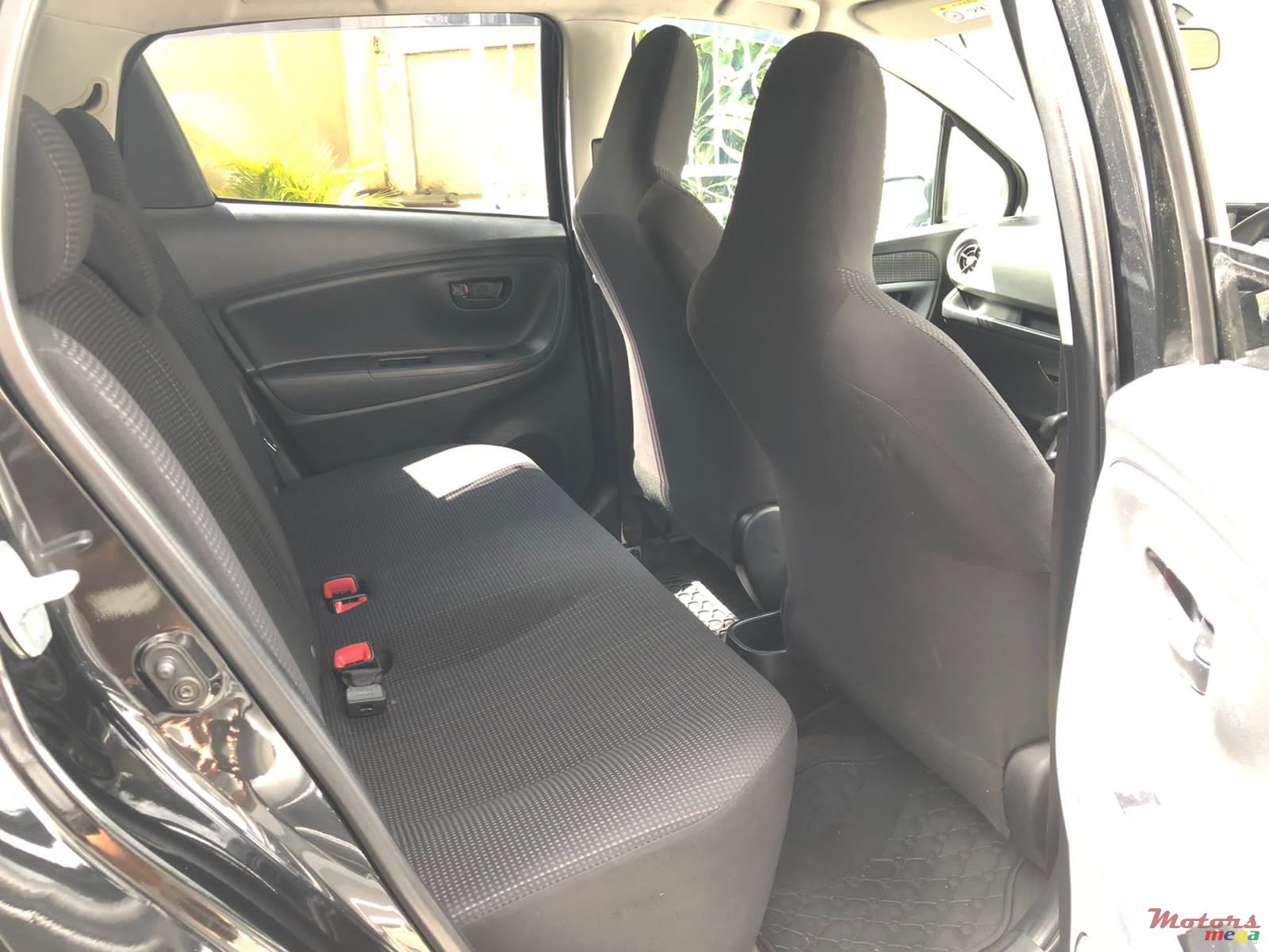 2016' Toyota Vitz photo #7