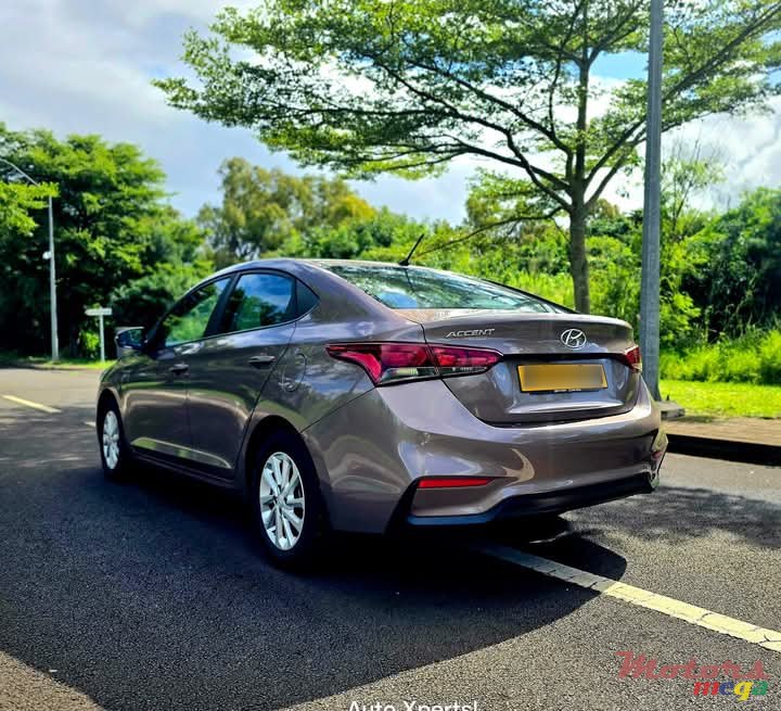 2019' Hyundai Accent photo #3