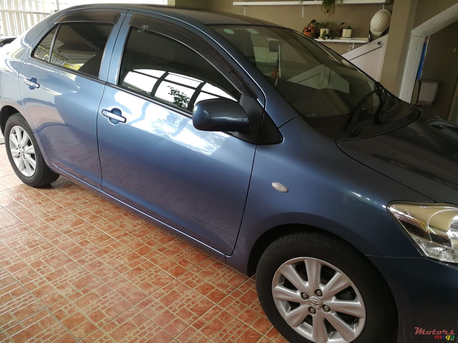 2012' Toyota Yaris photo #4