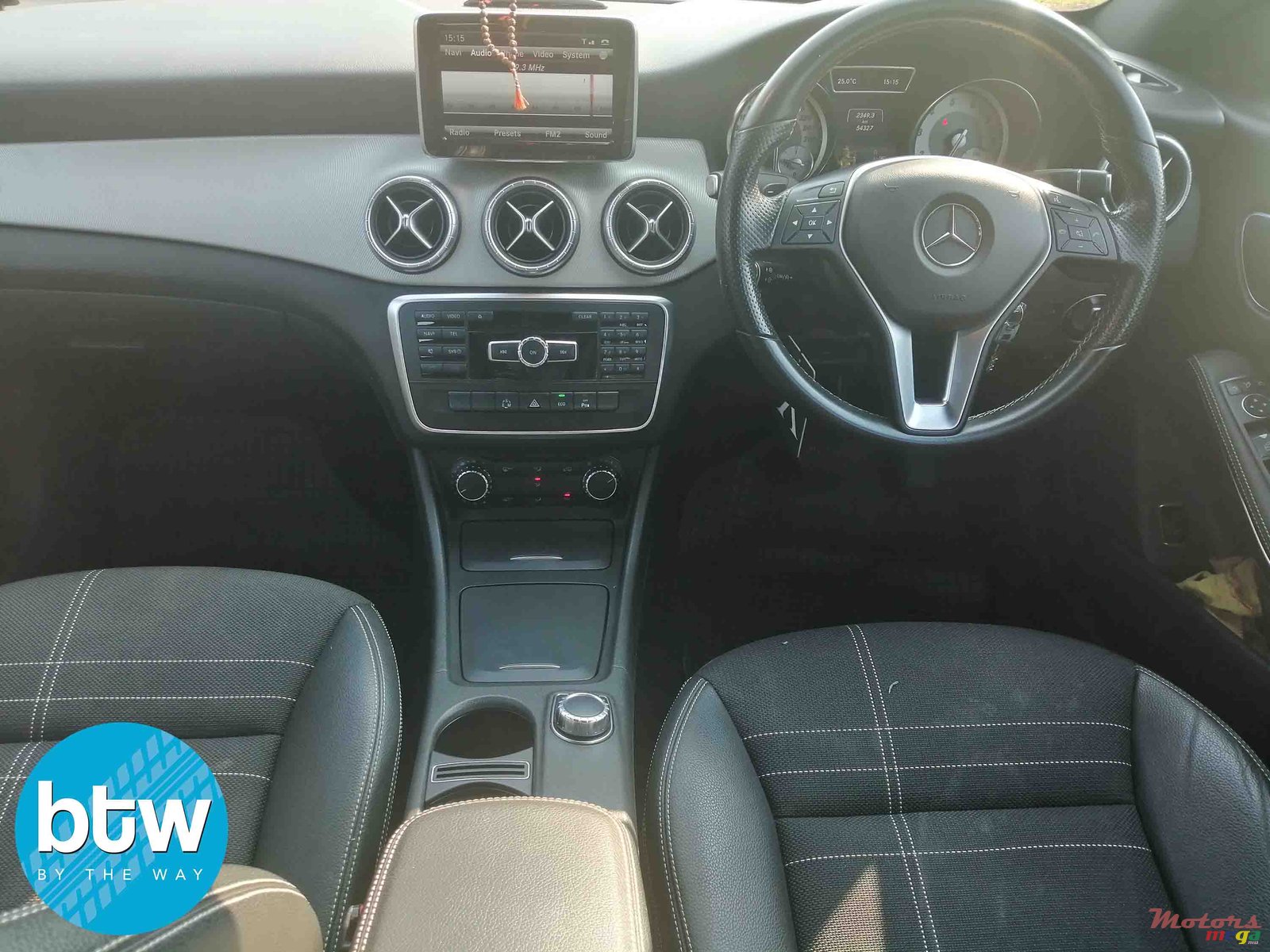 2014' Mercedes-Benz CLA 180 photo #5